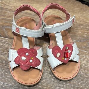 Agatha Ruiz De La Prada Size 29 White and Pink Leather Sandals with Heart Design